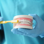 Kompleksowe leczenie stomatologiczne – odkryj ścieżkę do zdrowego i pięknego uśmiechu.